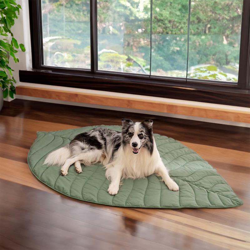 5270 Extra-Large Leaf-Shaped Pet Mat