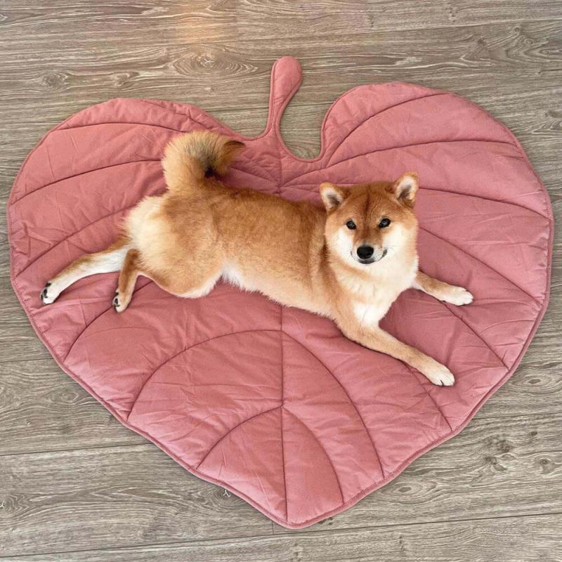 5270 Extra-Large Leaf-Shaped Pet Mat