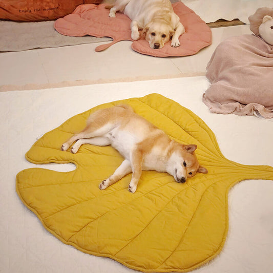 5270 Extra-Large Leaf-Shaped Pet Mat