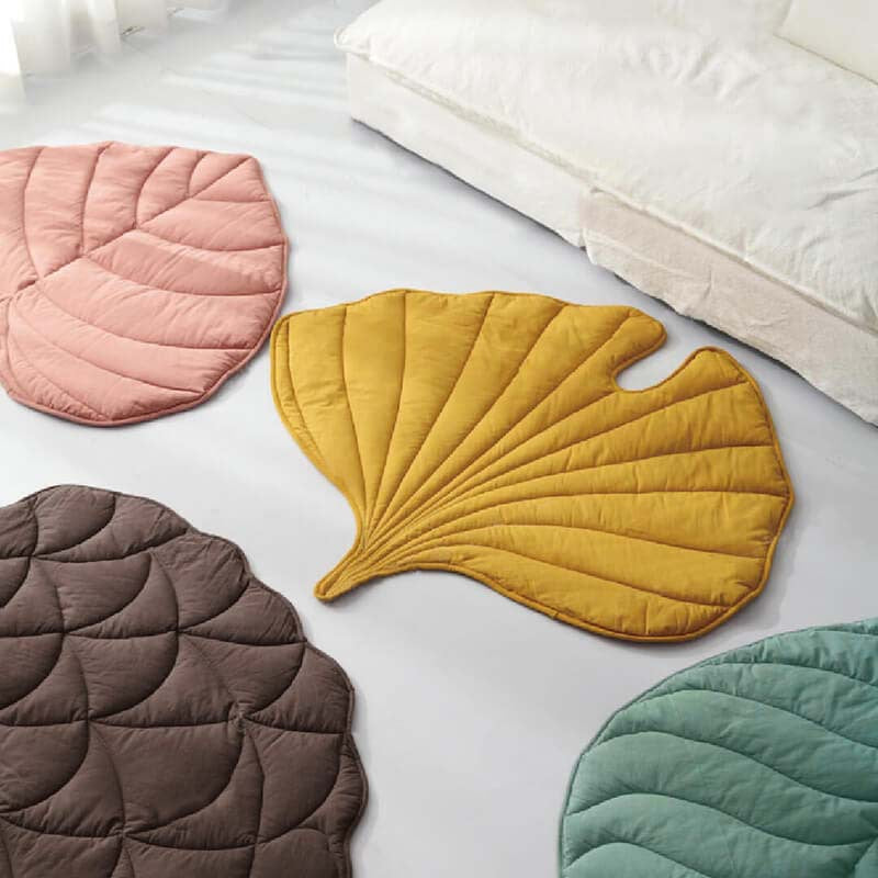 5270 Extra-Large Leaf-Shaped Pet Mat