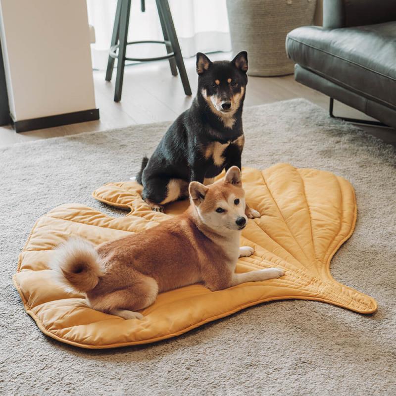 5270 Extra-Large Leaf-Shaped Pet Mat